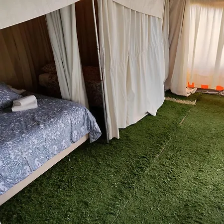 مكان تخييم The Place *